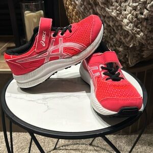 Girls pink ASICS